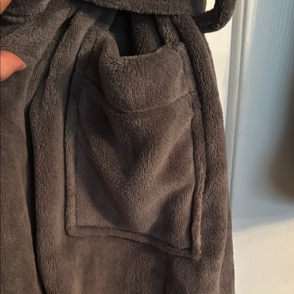 RH Plush Gray Robe new - Picture 6 of 8
